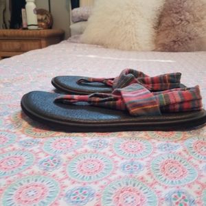 Sanuk yoga strap sandals
